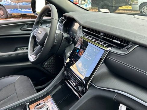 New 2024 Jeep Grand Cherokee Altitude image 22