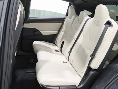 Used 2022 Tesla Model X image 29