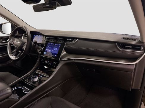 Used 2023 Jeep Grand Cherokee L Laredo image 28