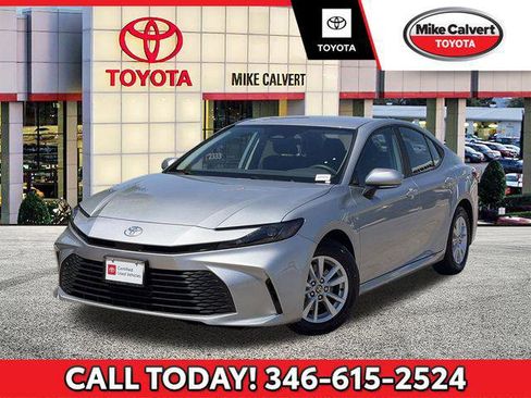 Certified 2025 Toyota Camry LE image 1