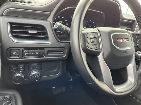 Used 2024 GMC Yukon XL SLT image 23