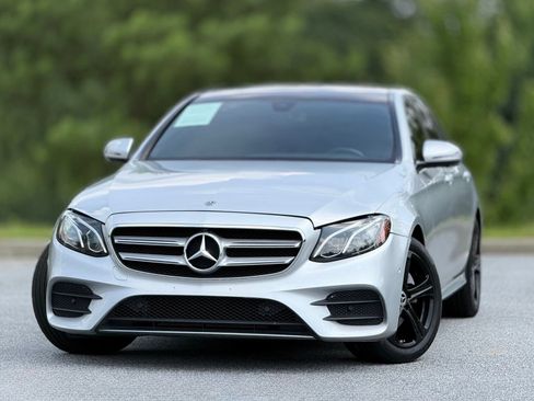 Used 2019 Mercedes-Benz E 300 4MATIC image 2