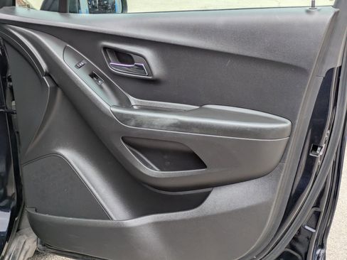 Used 2022 Chevrolet Trax LT w/ Sport Edition image 28