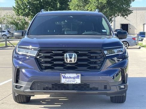 Used 2025 Honda Pilot Sport image 6