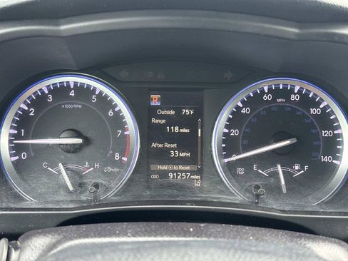 Used 2017 Toyota Highlander XLE FWD image 29
