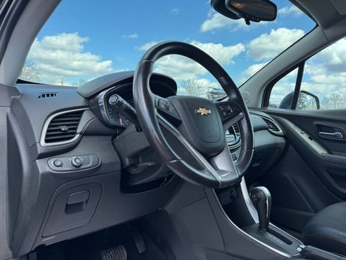 Used 2017 Chevrolet Trax LT w/ LT Convenience Package image 14