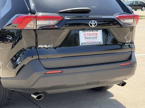 Used 2025 Toyota RAV4 XLE AWD/4WD image 6