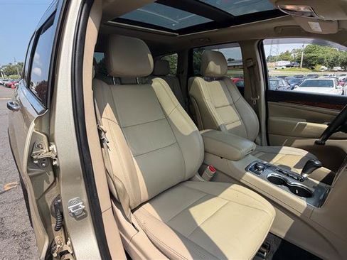 Used 2011 Jeep Grand Cherokee 4WD Limited w/ Trailer Tow Group IV image 15