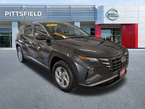 Used 2023 Hyundai Tucson SE image 1
