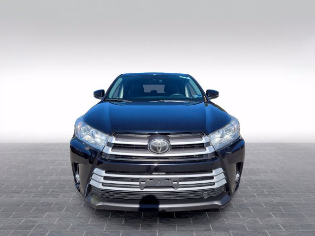 Used 2019 Toyota Highlander Plus AWD/4WD image 2