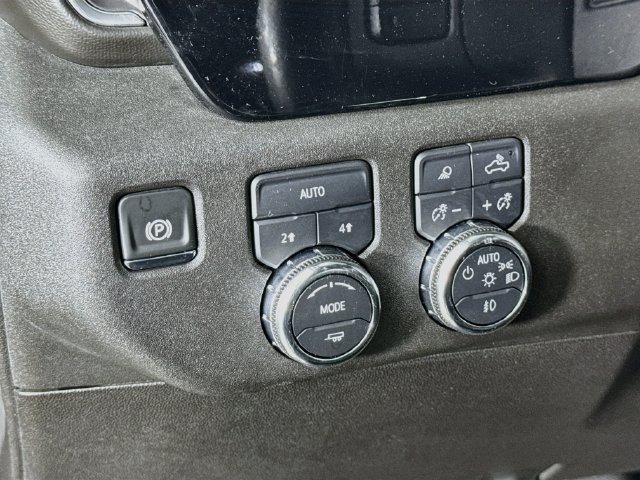 Used 2025 GMC Sierra 1500 SLT AWD/4WD image 10