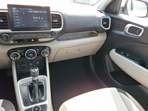 Used 2020 Hyundai Venue SEL image 16