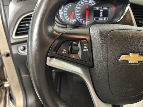 Used 2018 Chevrolet Trax LT w/ LT Convenience Package FWD image 14
