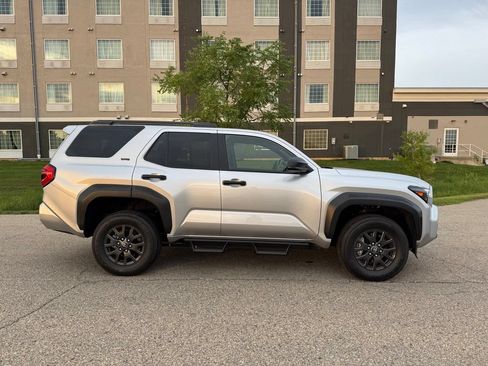 Used 2025 Toyota 4Runner SR5 AWD/4WD image 13