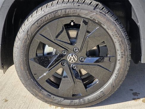 New 2026 Volkswagen Taos S image 7