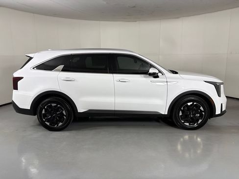 New 2026 Kia Sorento S w/ S Panoramic Sunroof Package FWD image 9