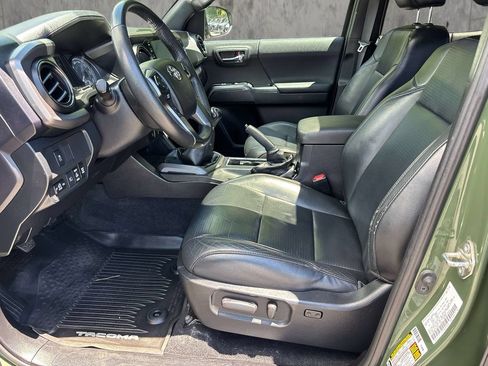 Used 2021 Toyota Tacoma TRD Off-Road w/ TRD Premium Off Road Package AWD/4WD image 11