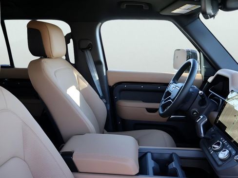 New 2026 Land Rover Defender 110 S image 9