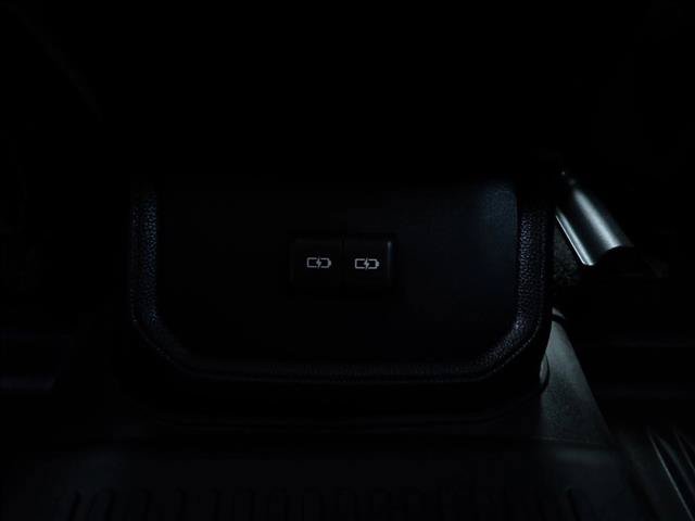 Used 2022 Toyota Highlander XLE AWD/4WD image 13