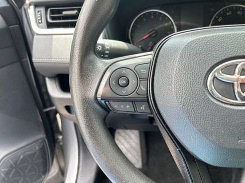 Used 2020 Toyota RAV4 LE FWD image 20
