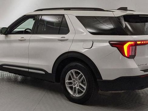 Certified 2025 Ford Explorer Active RWD image 4