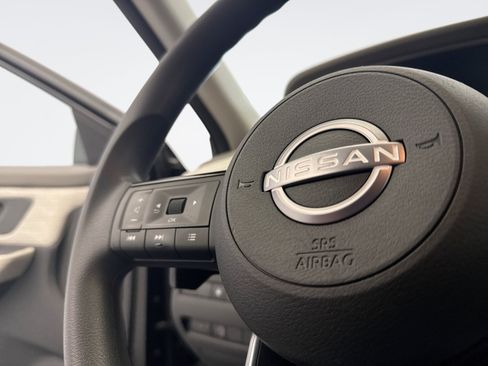 Used 2023 Nissan Rogue SV AWD/4WD image 17