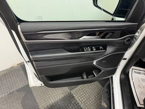 Used 2024 Jeep Wagoneer 4WD image 17