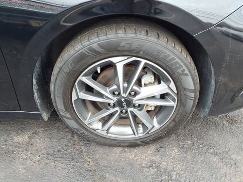 Used 2023 Kia Forte LXS image 9