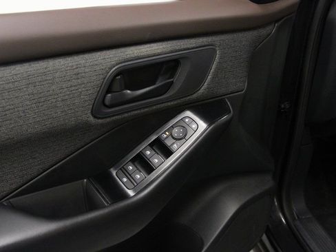 Used 2023 Nissan Rogue S image 22