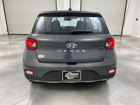 Used 2025 Hyundai Venue SE FWD image 6