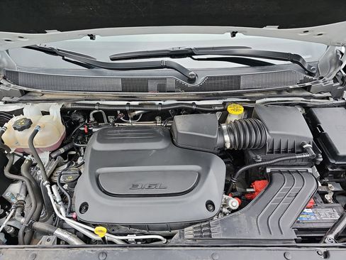 Used 2024 Chrysler Pacifica Touring-L image 30