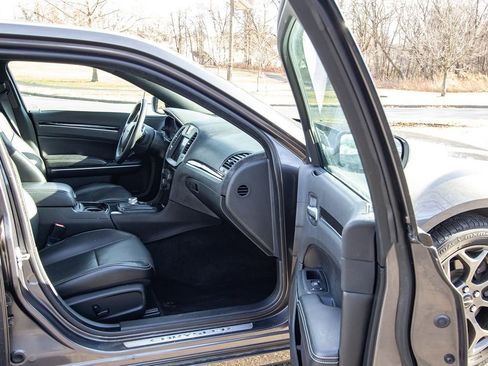 Used 2018 Chrysler 300 S w/ Safetytec Plus Group image 17