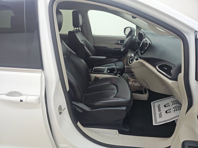 Used 2023 Chrysler Pacifica Touring-L FWD image 22