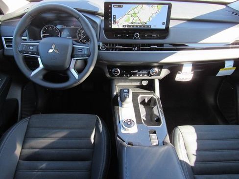 New 2026 Mitsubishi Outlander SE image 9