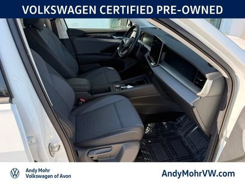 Used 2026 Volkswagen Tiguan SE w/ Panoramic Sunroof Package AWD/4WD image 14