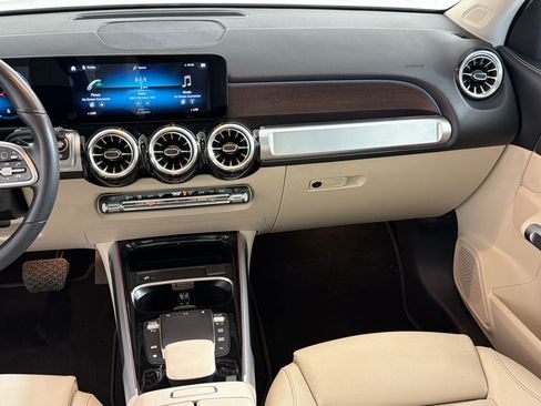 Used 2022 Mercedes-Benz GLB 250 4MATIC image 29
