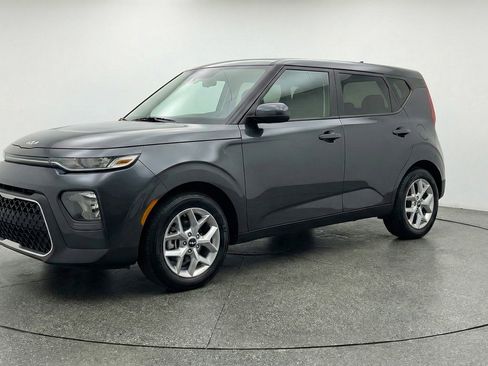 Used 2025 Kia Soul LX w/ LX Technology Package FWD image 3