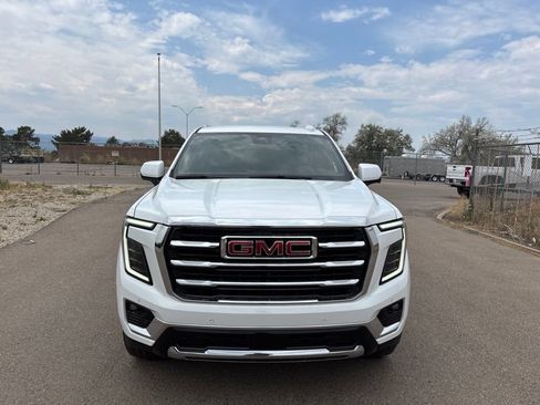 Used 2025 GMC Yukon Elevation AWD/4WD image 3