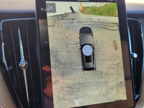 New 2026 Volvo XC60 B5 Plus w/ Protection Package Premier image 22