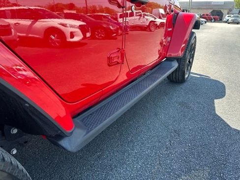 Used 2021 Jeep Wrangler Unlimited Sahara w/ Cold Weather Group AWD/4WD image 14