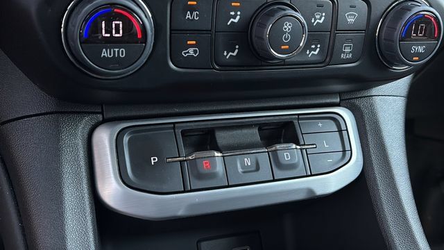 Used 2023 GMC Acadia SLE w/ Driver Convenience Package AWD/4WD image 28