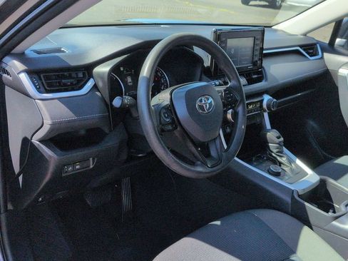 Used 2022 Toyota RAV4 LE AWD/4WD image 11
