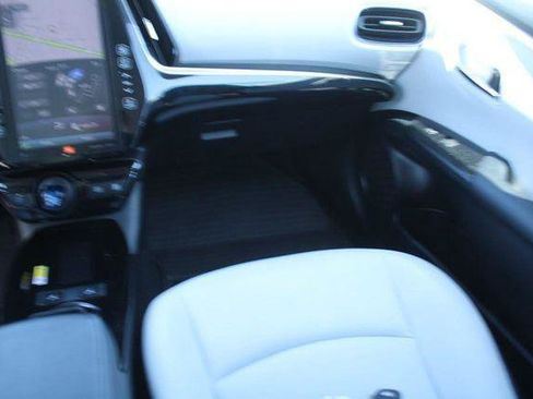 Certified 2022 Toyota Prius Limited FWD image 14