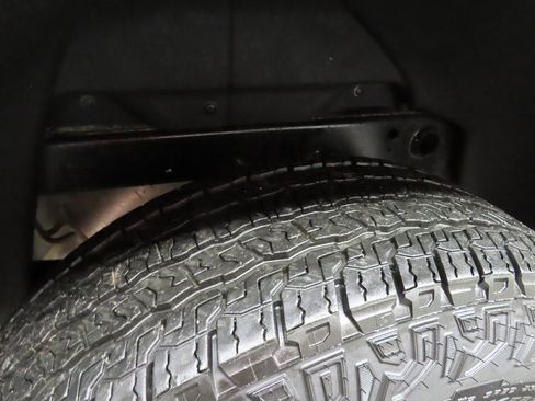 Used 2024 GMC Canyon AT4 w/ AT4 Premium Package image 31