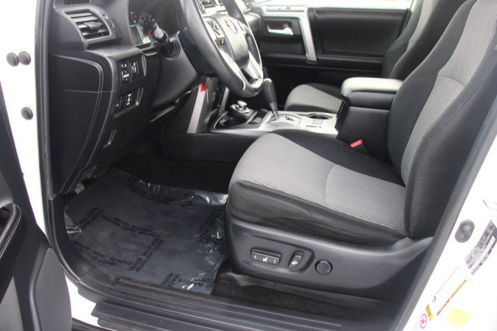 Used 2016 Toyota 4Runner SR5 AWD/4WD image 13