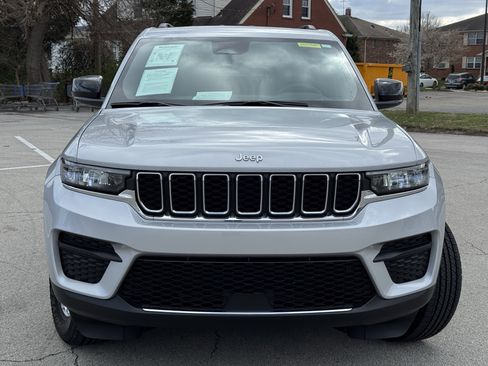 Used 2024 Jeep Grand Cherokee Laredo w/ MOPAR Finishing Package image 18