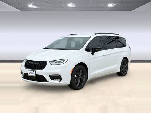 New 2026 Chrysler Pacifica Select w/ S Appearance Package FWD image 1