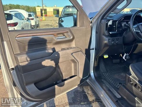 Used 2023 Chevrolet Silverado 1500 LT AWD/4WD image 5
