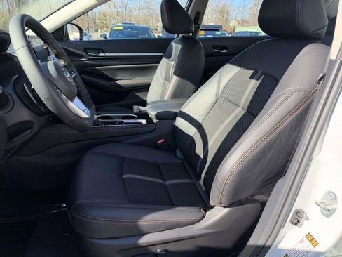 Used 2025 Nissan Altima 2.5 SR image 23