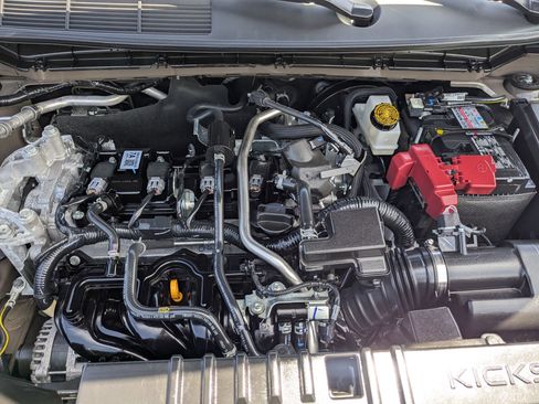 Used 2025 Nissan Kicks SV FWD image 31